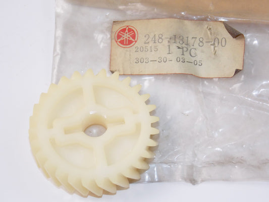 NOS OEM YAMAHA 69-2000 AT1E HT1 RT100H RS100C AT2M GEAR PUMP DRIVE 248-13178-00 - MotoRaider