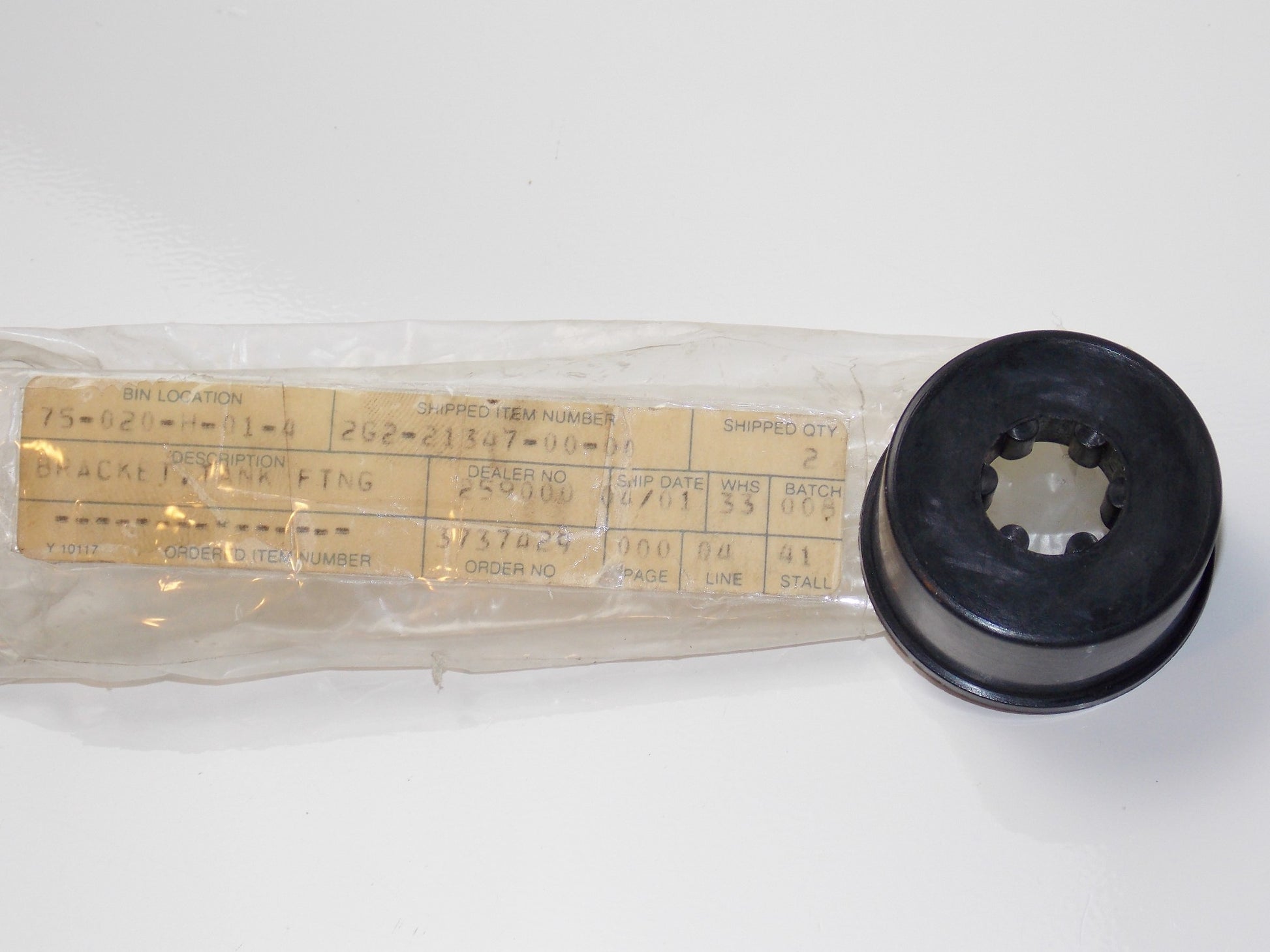 NOS OEM YAMAHA 78-81 XS750SE/750SF/850LG/SG/LH BRACKET TANK FITTING 2G2-21347-00 - MotoRaider