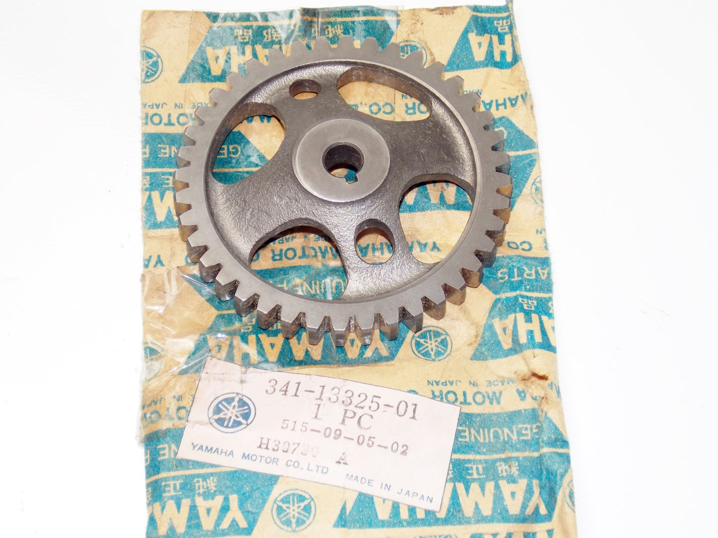 NOS OEM YAMAHA 73-74 TX750 GEAR PUMP DRIVEN 341-13325-01 - MotoRaider