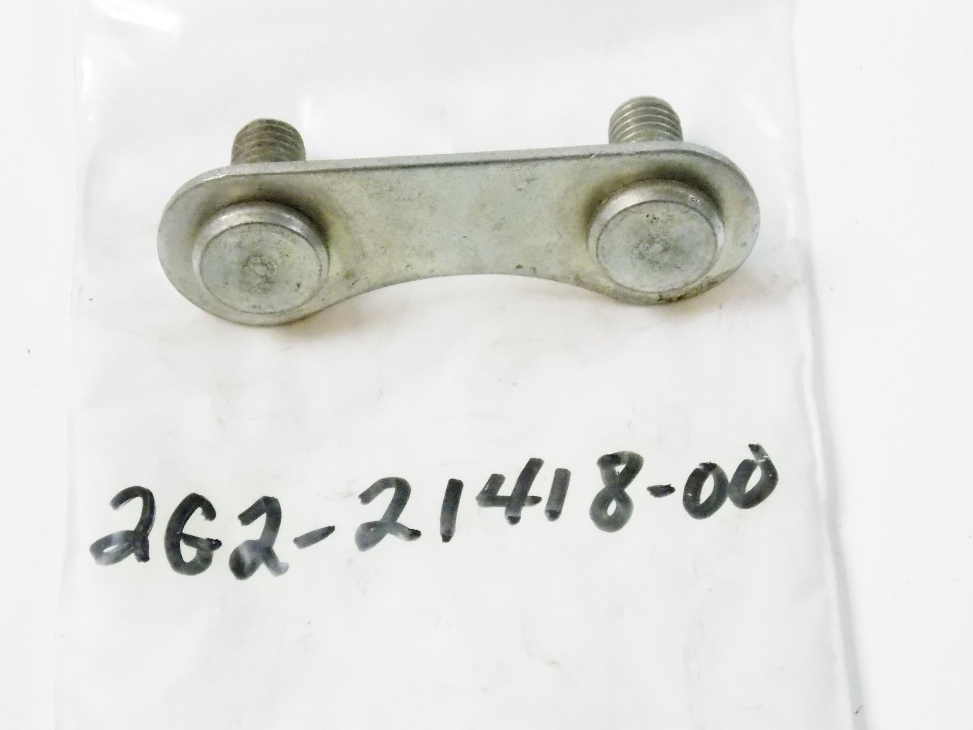 NOS OEM YAMAHA 78-81 XS750SE/SF/F XS850G/SG BRACKET FRONT LOWER 2 # 2G2-21418-00 - MotoRaider