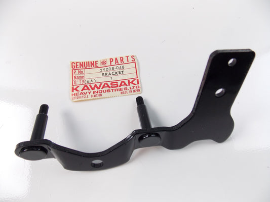 NOS OEM KAWASAKI 75-76 KZ400 BRACKET SPEEDOMETER 25008-048 - MotoRaider