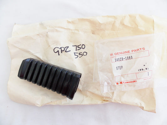 NOS OEM KAWASAKI 1983-2006 ZL900/600/1000 EN450 REAR RUBBER STEP  34028-1060 - MotoRaider