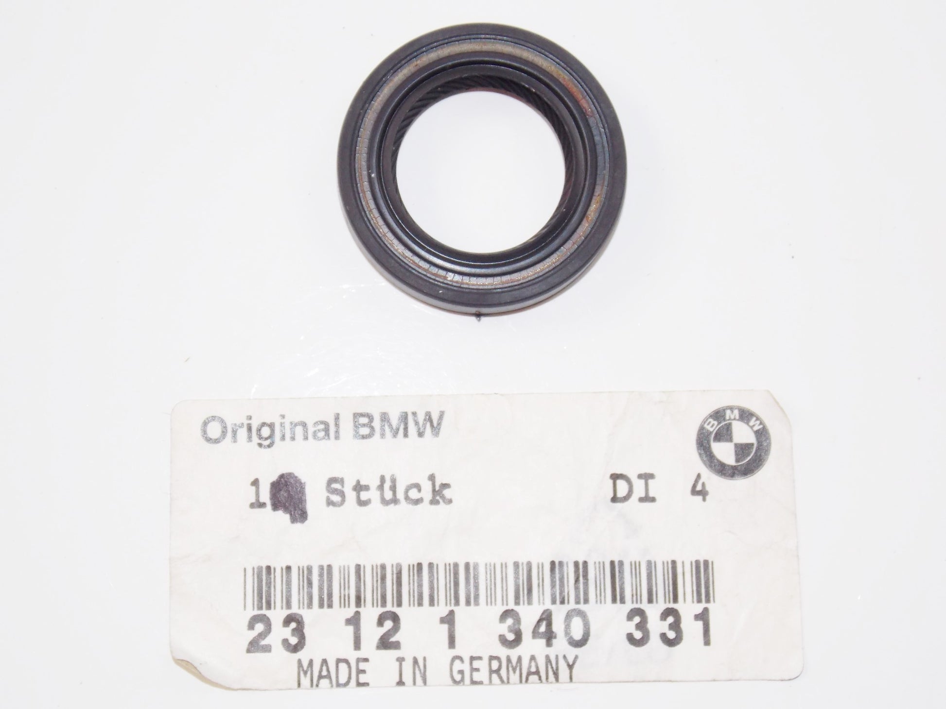 NOS OEM BMW 92-07 R1100GS/R/RS/RT/850R GEAR BOX SHAFT SEAL 22X35X6 23121340331 - MotoRaider