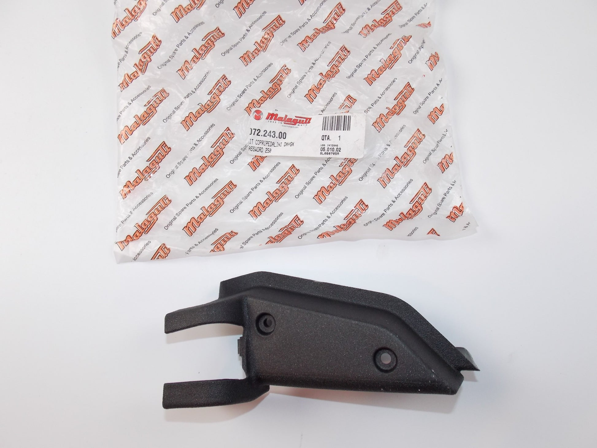 NOS OEM MALAGUTI PASSWORD 250 Euro 3 COVER PEDAL 072.243.00 - MotoRaider