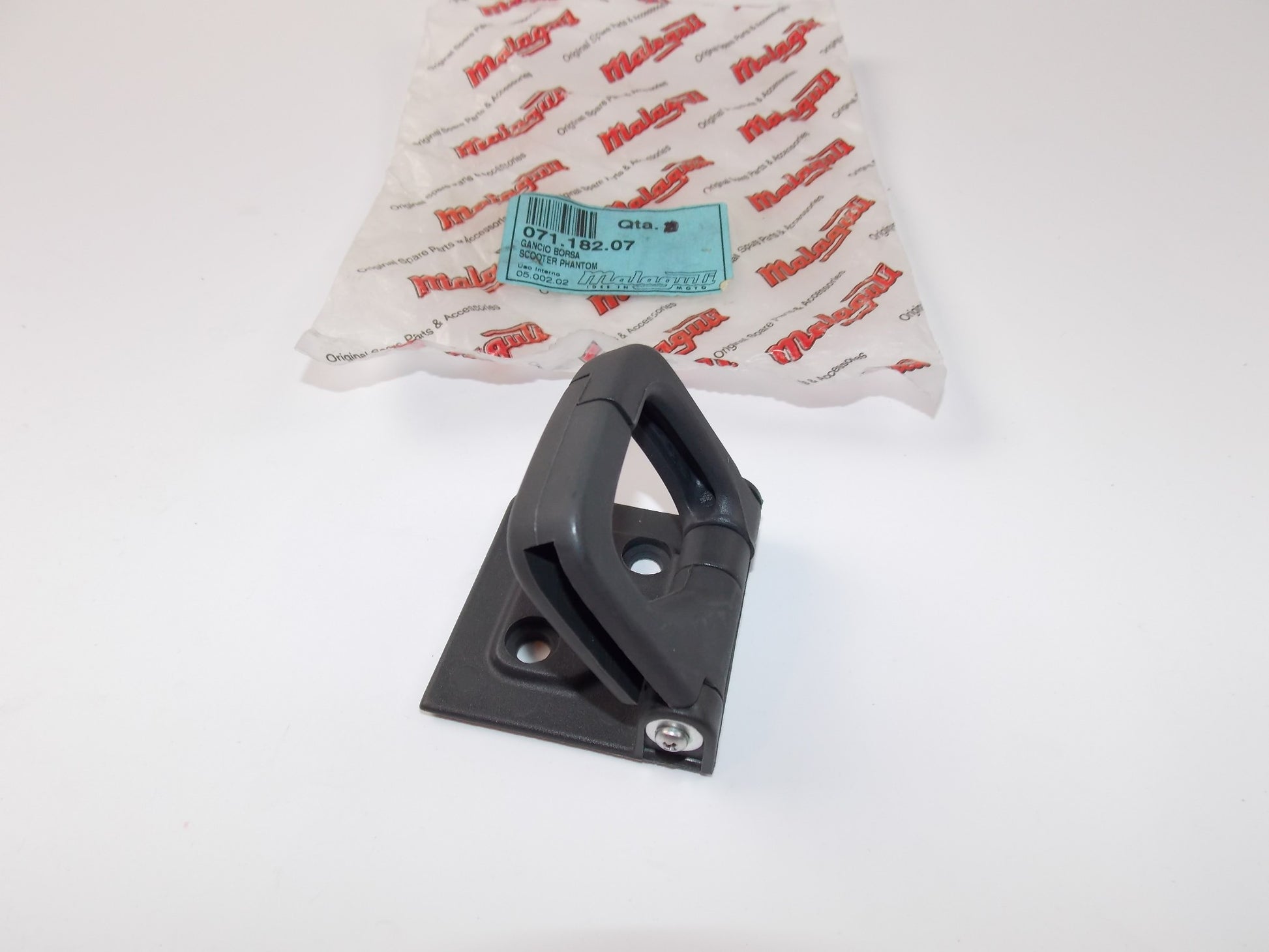 NOS OEM MALAGUTI CIAK 150 F15 F 12 - 100 HOOK BAG 071.182.07 - MotoRaider