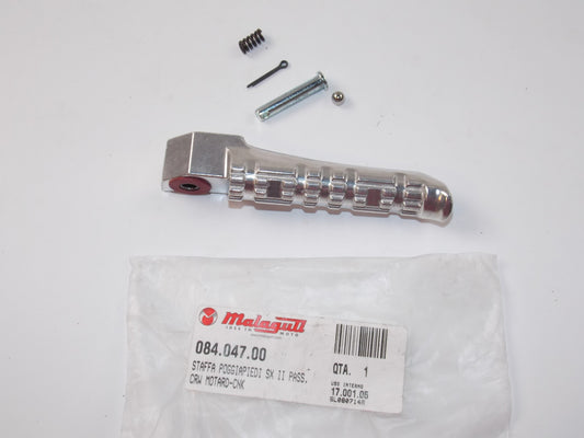 OEM MALAGUTI XSM 50 SUPERMOTARD Kat Euro 2 LH PASSENGER FOOTREST+KIT 084.047.00 - MotoRaider