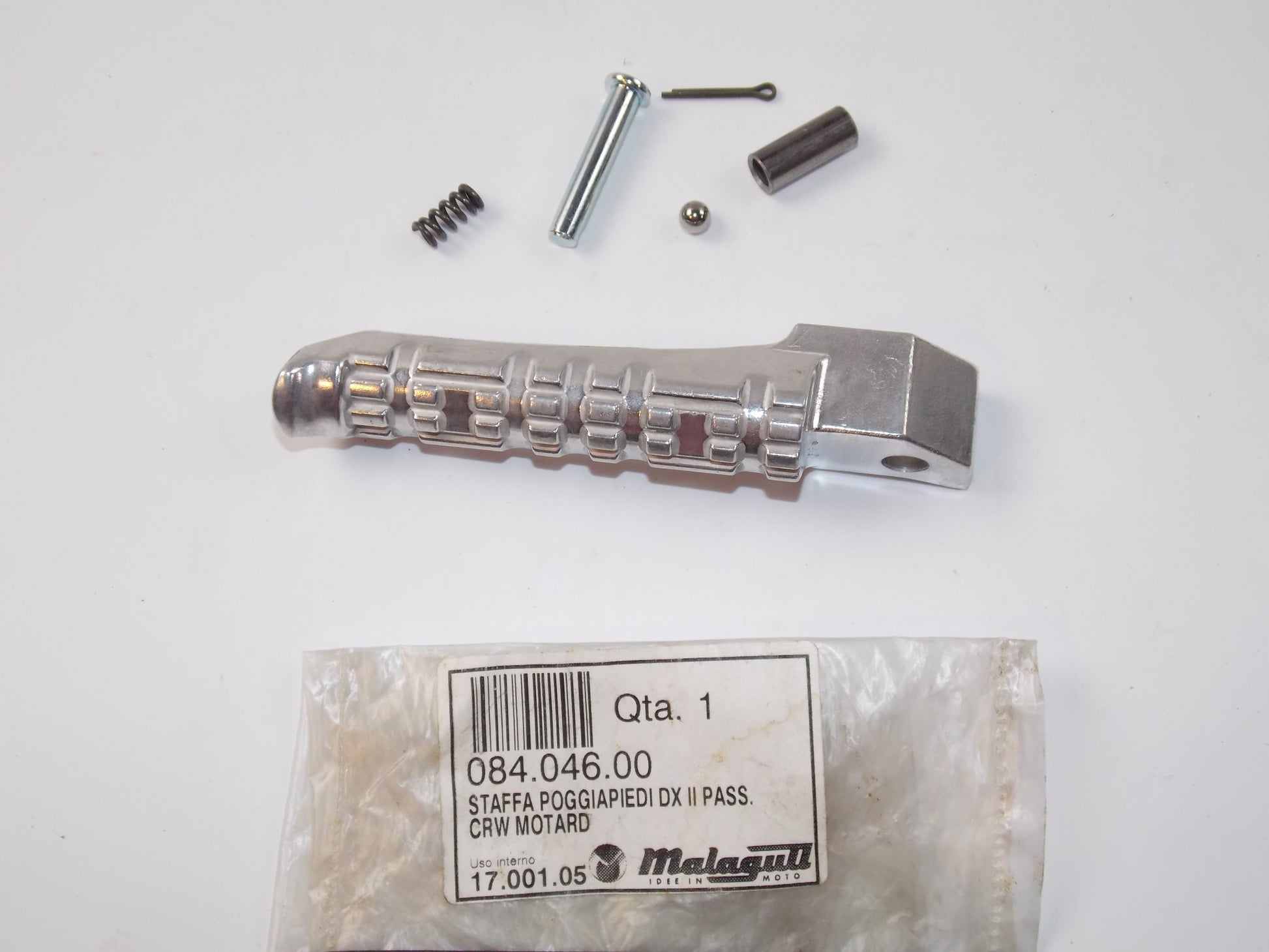 OEM MALAGUTI XSM 50 SUPERMOTARD Kat Euro 2 RH PASSENGER FOOTREST+KIT 084.046.00 - MotoRaider
