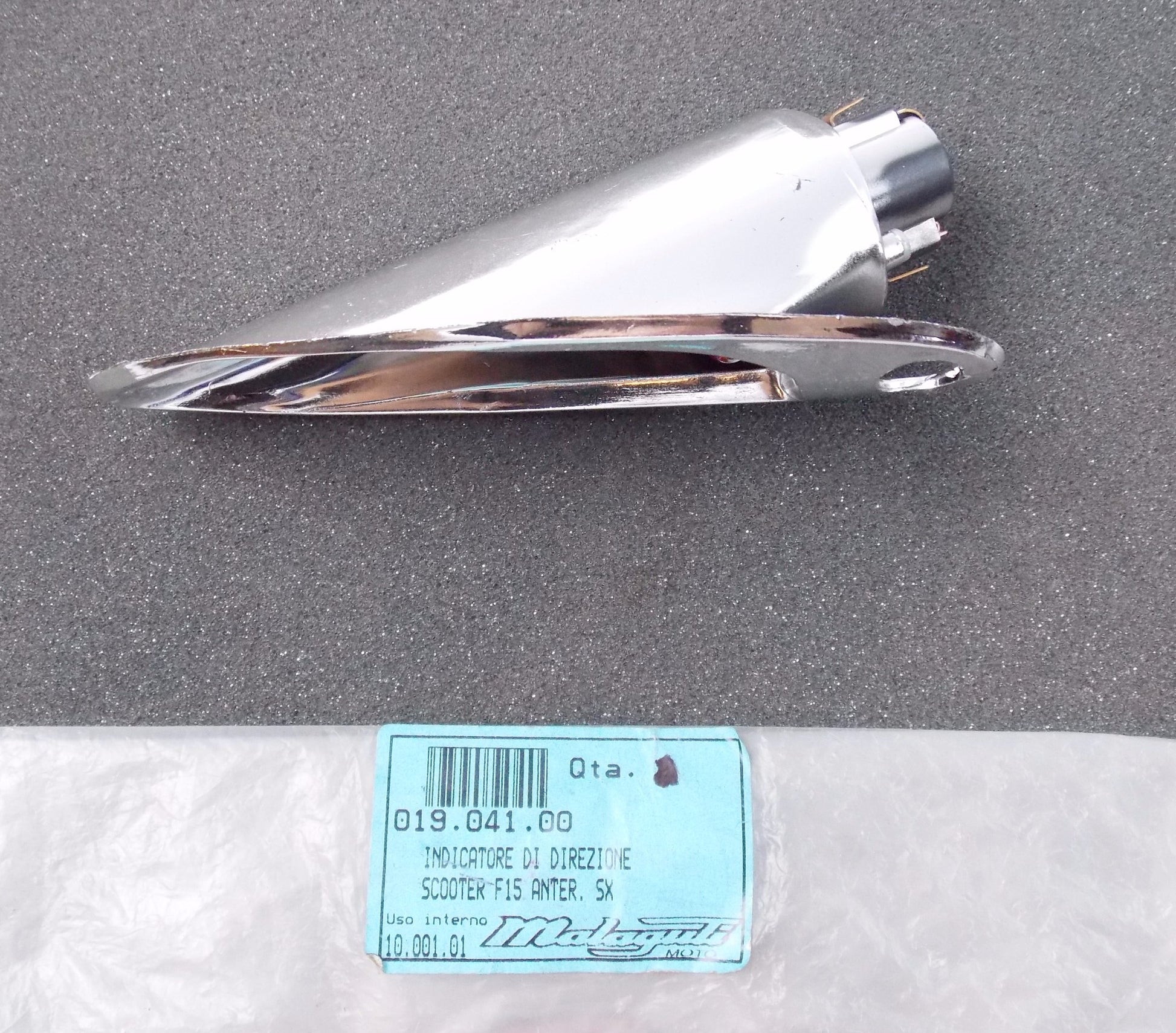 NOS OEM MALAGUTI 99/01-02 F15 LC LH FRONT TURN INDICATOR 019.041.00 - MotoRaider