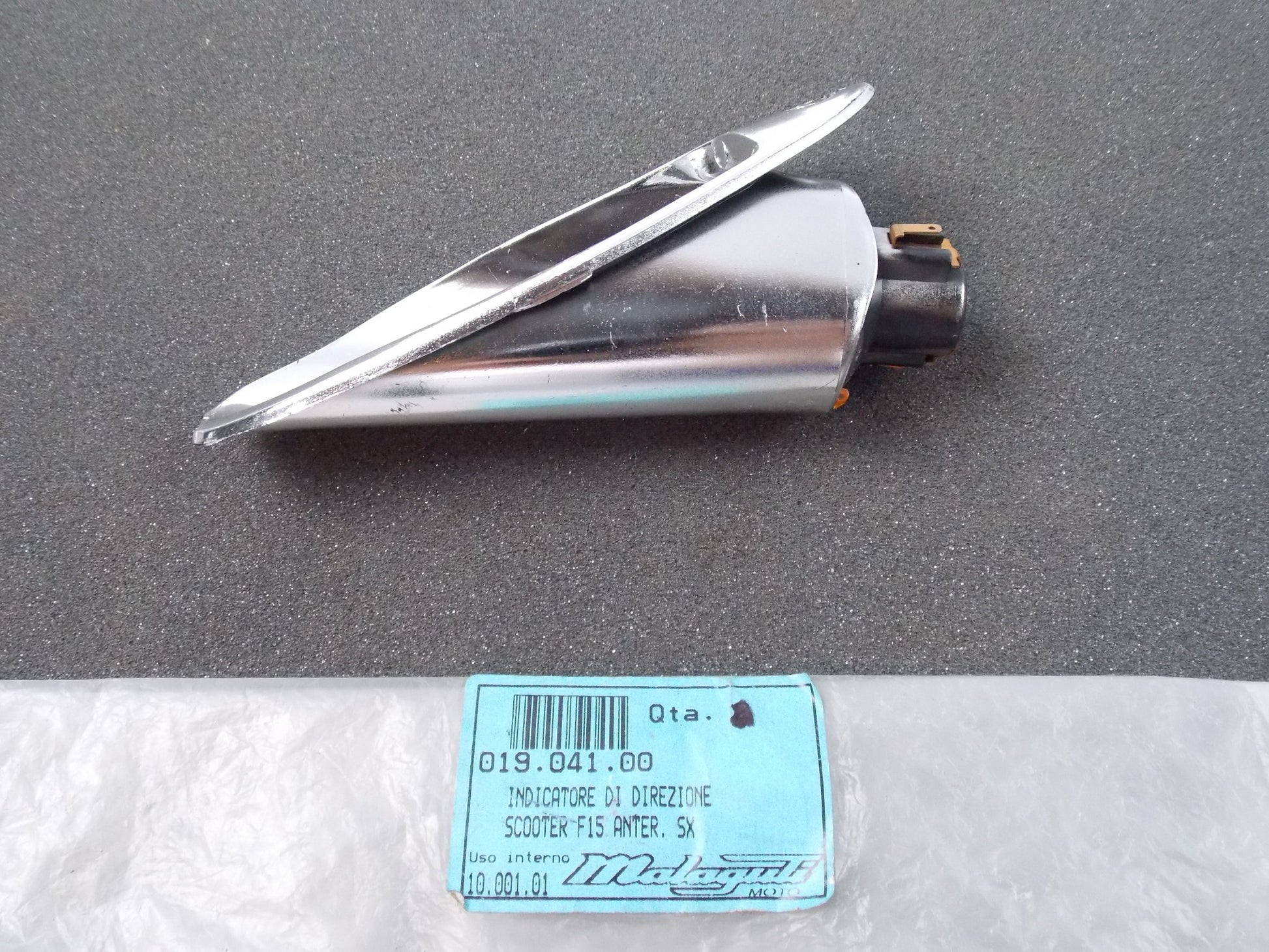 NOS OEM MALAGUTI 99/01-02 F15 LC LH FRONT TURN INDICATOR 019.041.00 - MotoRaider