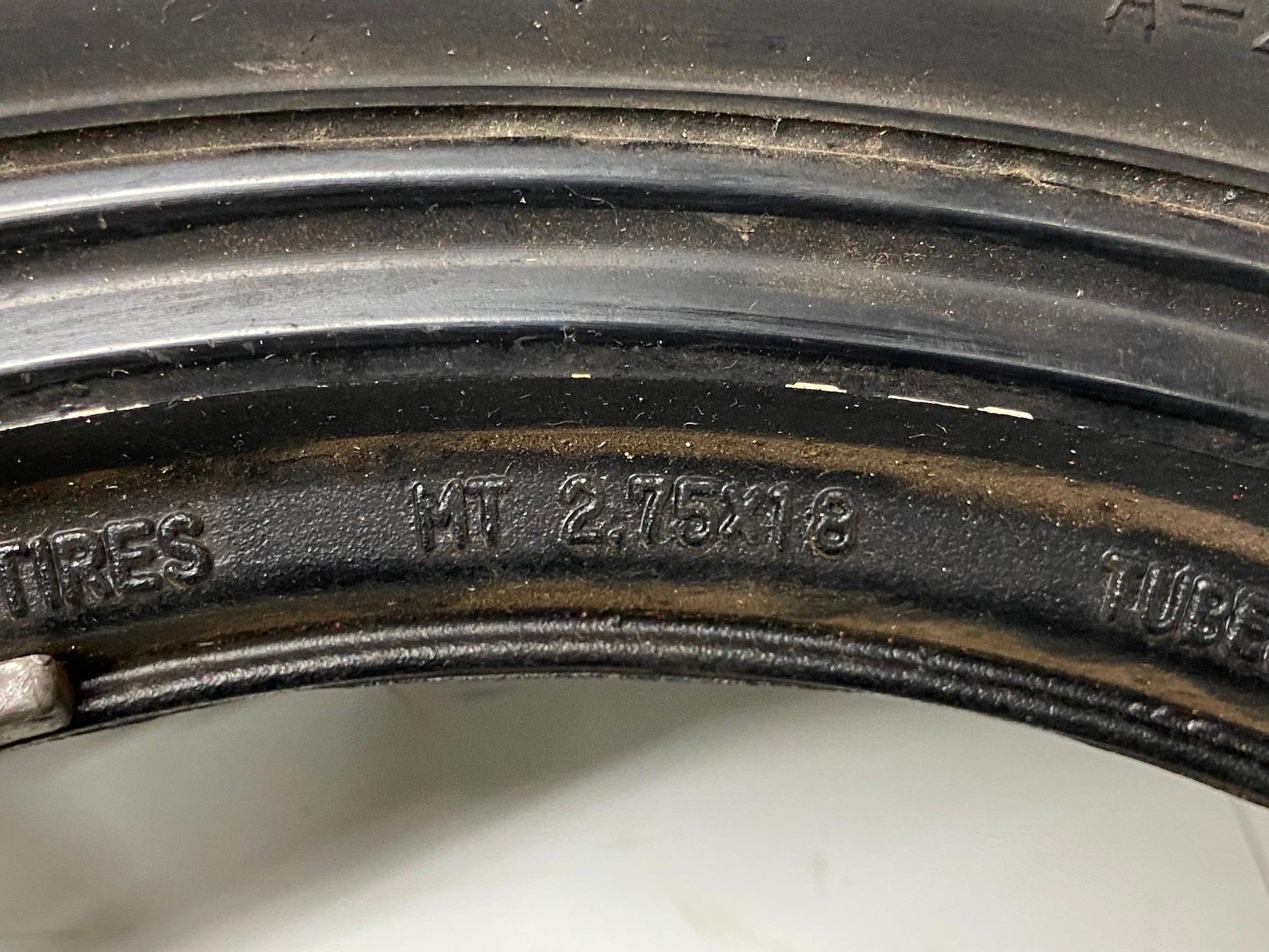 1990's YAMAHA 2.75-18 REAR WHEEL BLACK SPROCKET BRAKE DISC ROTOR TIRE VINTAGE - MotoRaider